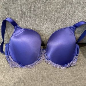 Wacoal sapphire embrace lace contour underwire bra. Lightly lined. Sapphire 36dd